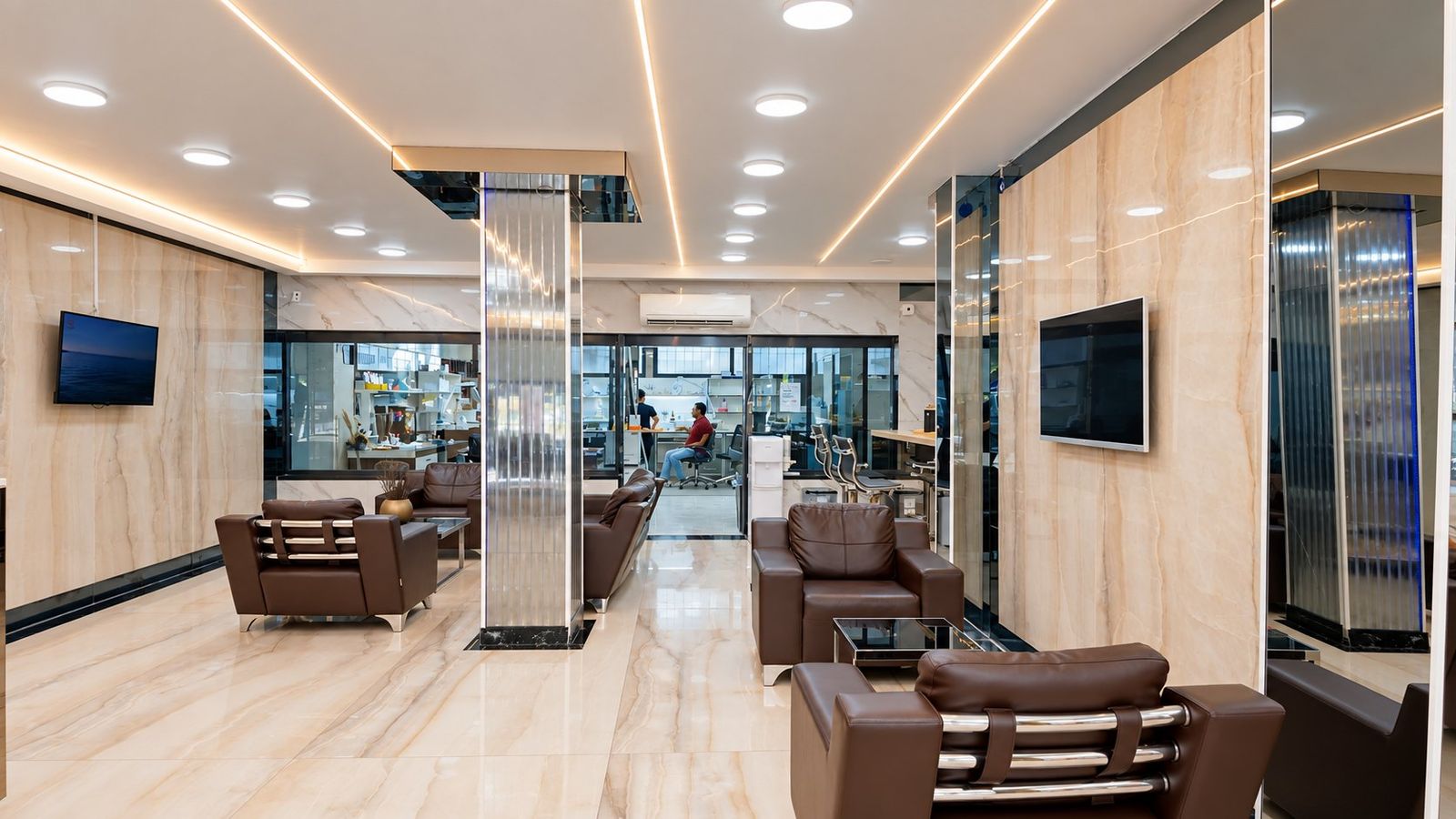 Bekleme alanından diş laboratuvarına bakış